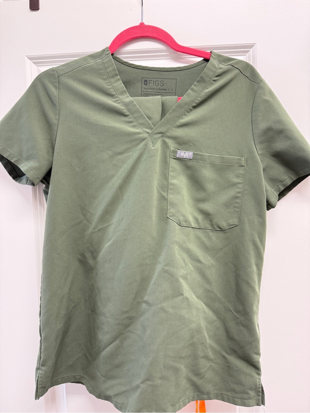 FIGS Women’s Olive Green Scrub Set